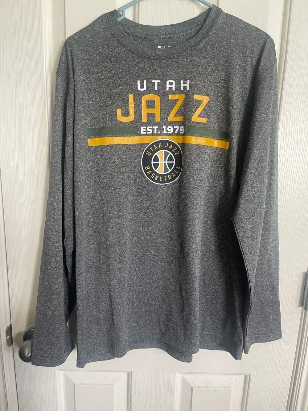 Mens Gray Pullover Crew Neck Utah Jazz Basketball Long Sleeve T-Shirt Size Large